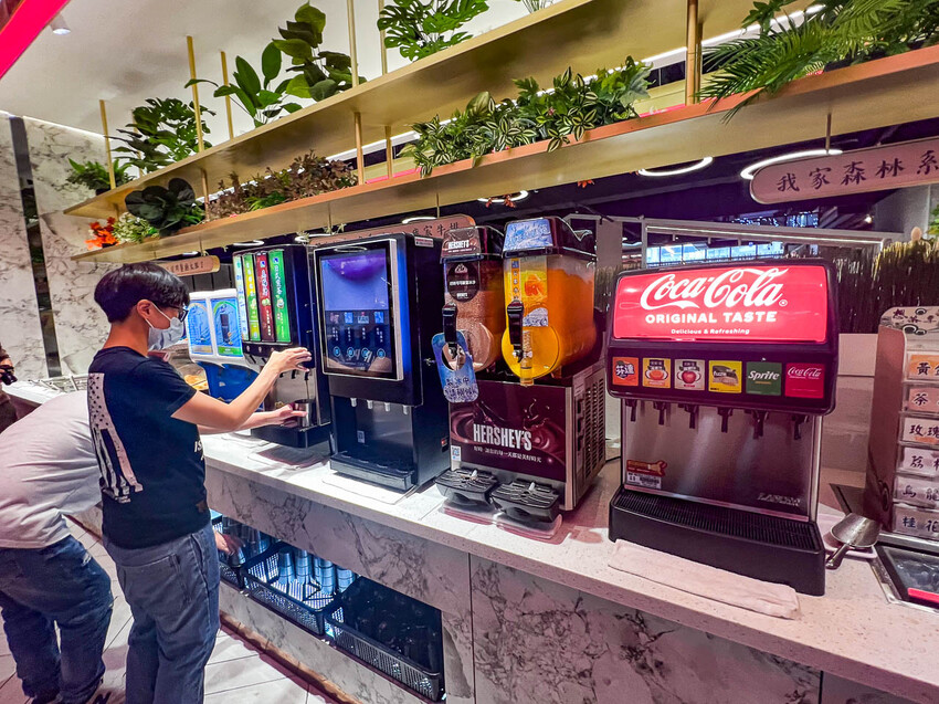 新北市林口區我家牛排林口A9店｜現場人山人海！全台最大我家牛排，值得排嗎？