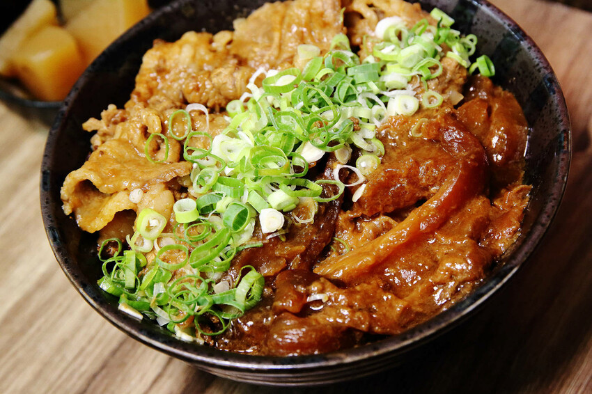永和美食爆量肉丼，久似丼永貞店，份量超多滿到看不到白飯，大胃