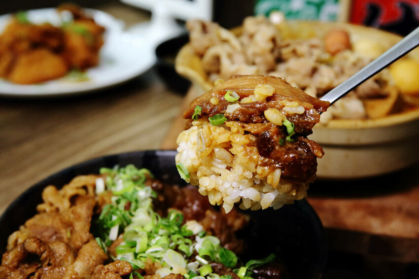 永和美食爆量肉丼，久似丼永貞店，份量超多滿到看不到白飯，大胃
