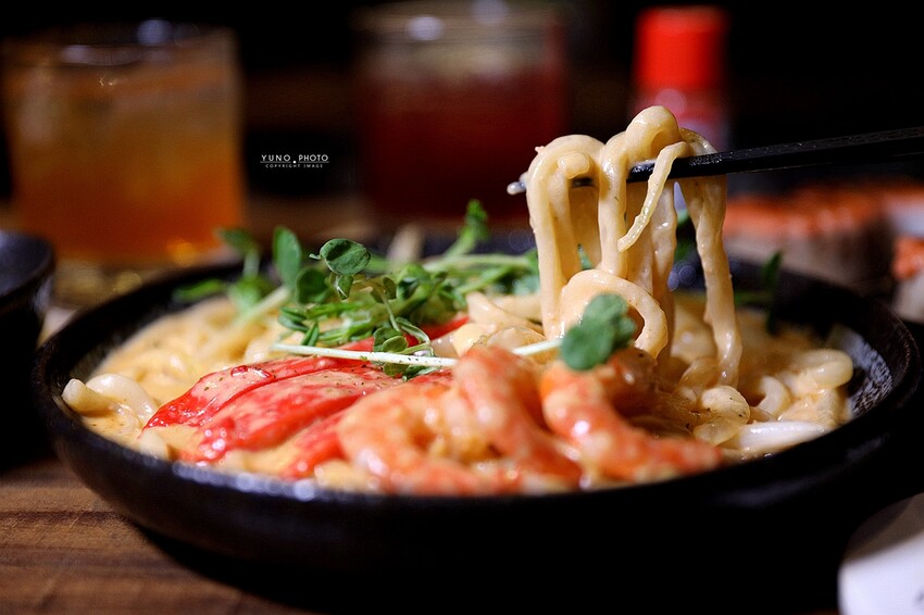 開到凌晨兩點的深夜食堂！身居巷弄卻人氣爆棚 沒預約吃不到｜串岐日式居酒屋【板橋江子翠串燒居酒屋】