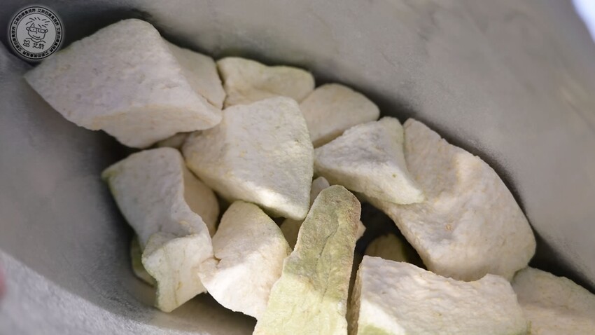 【 全台首創鹹曲奇 】沒想到番茄可以做成鹹的曲奇，味道還很像披薩？！波萌農場還將帝王芭樂做成鬆軟易咀嚼