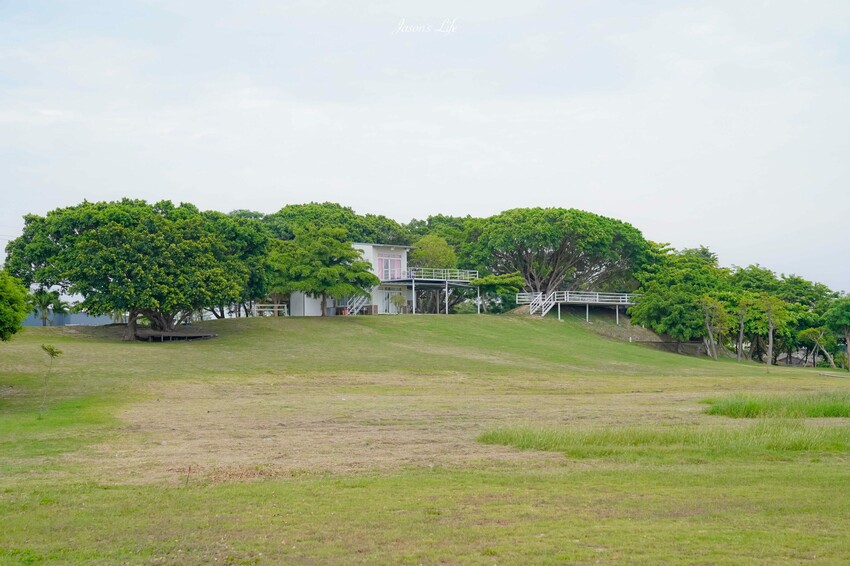 高雄市彌陀區【高雄彌陀|景點】愛琴海岸海景渡假農場。高雄彌陀海景景觀餐廳,不用跑恆春就有愛琴海,多種打卡藝術