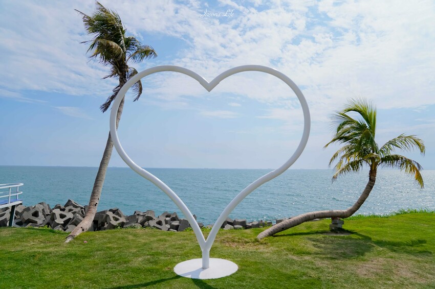 高雄市彌陀區【高雄彌陀|景點】愛琴海岸海景渡假農場。高雄彌陀海景景觀餐廳,不用跑恆春就有愛琴海,多種打卡藝術