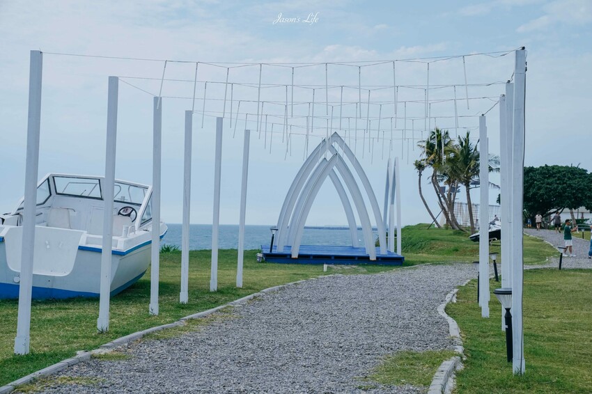 高雄市彌陀區【高雄彌陀|景點】愛琴海岸海景渡假農場。高雄彌陀海景景觀餐廳,不用跑恆春就有愛琴海,多種打卡藝術