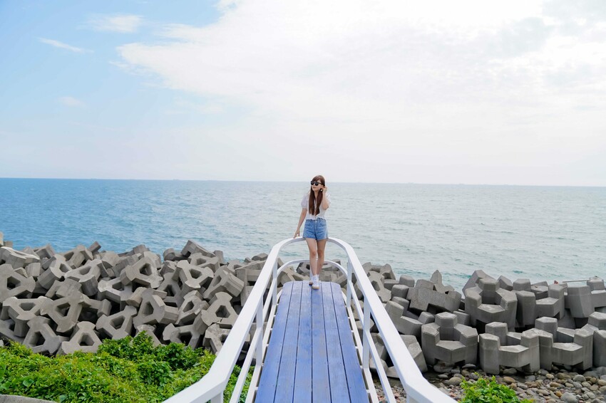 高雄市彌陀區【高雄彌陀|景點】愛琴海岸海景渡假農場。高雄彌陀海景景觀餐廳,不用跑恆春就有愛琴海,多種打卡藝術
