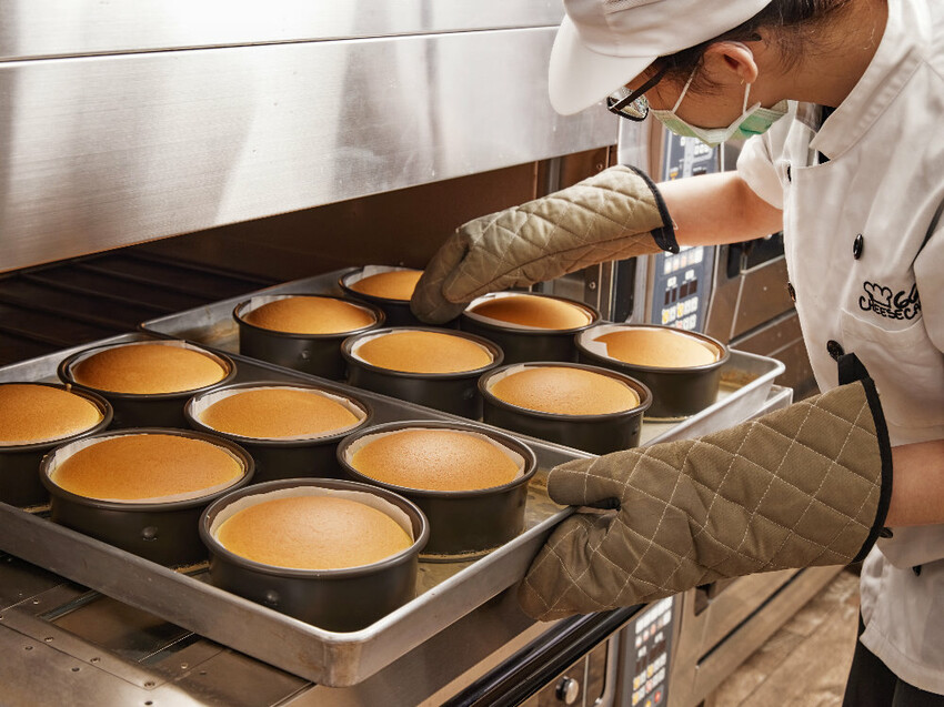 彰化超夯66 cheesecake進駐台中勤美誠品，主打20種口味北海道奶油三明治冰淇淋，還有招牌北海道起司蛋糕也買得到～