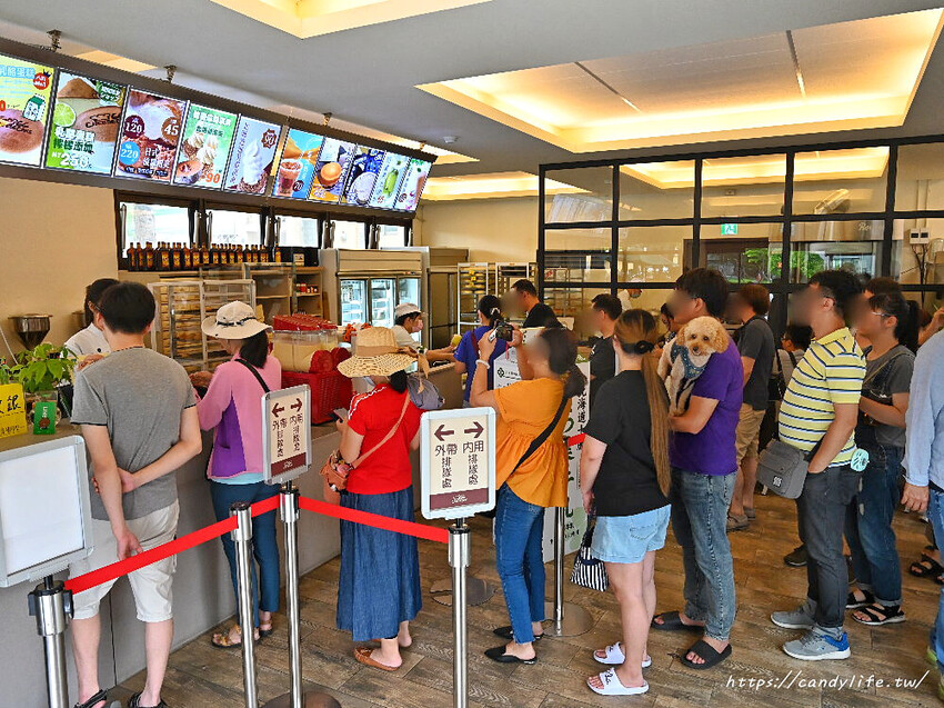 彰化超夯66 cheesecake進駐台中勤美誠品，主打20種口味北海道奶油三明治冰淇淋，還有招牌北海道起司蛋糕也買得到～