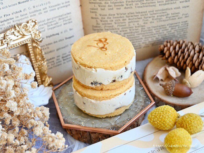 彰化超夯66 cheesecake進駐台中勤美誠品，主打20種口味北海道奶油三明治冰淇淋，還有招牌北海道起司蛋糕也買得到～