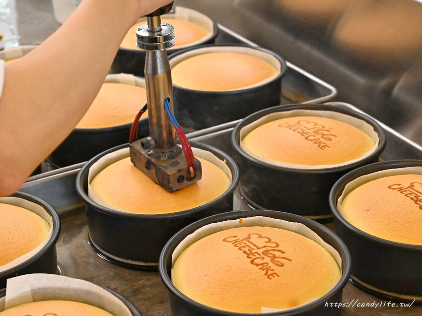 彰化超夯66 cheesecake進駐台中勤美誠品，主打20種口味北海道奶油三明治冰淇淋，還有招牌北海道起司蛋糕也買得到～