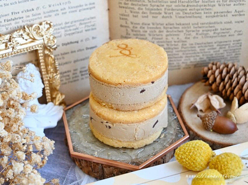 彰化超夯66 cheesecake進駐台中勤美誠品，主打20種口味北海道奶油三明治冰淇淋，還有招牌北海道起司蛋糕也買得到～