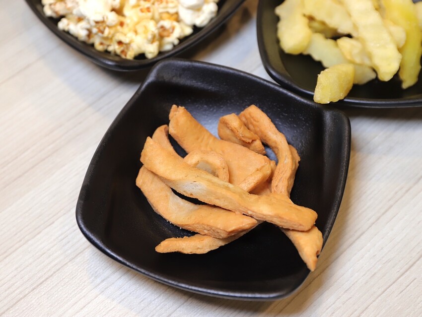 九鼎鍋台南開元店：高雄知名24小時營業火鍋店進軍台南，隨時想吃火鍋就能吃/只要百元起.吃鍋就能享用自助吧炸物吃到飽/高CP值聚餐火鍋店.吃大餐不傷荷包 - 進食的巨鼠