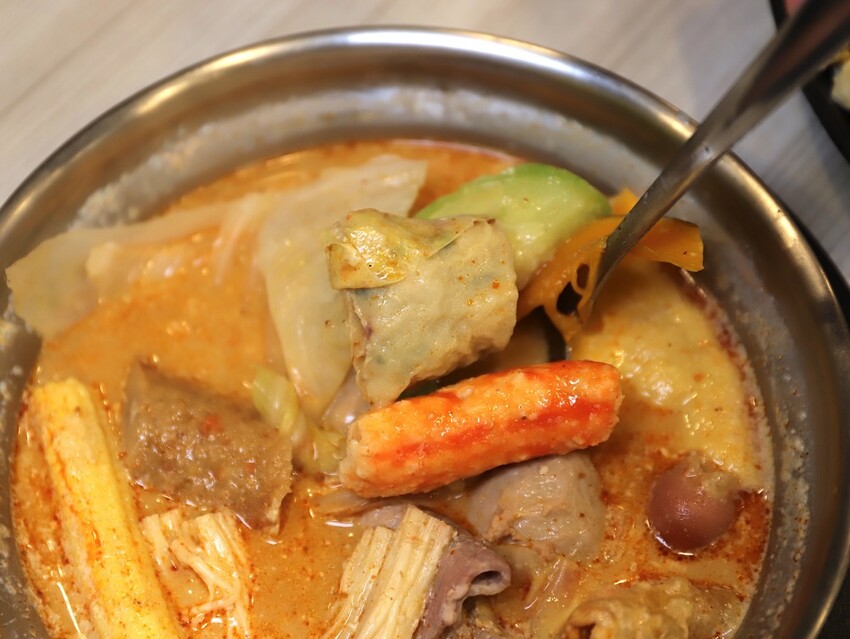 九鼎鍋台南開元店：高雄知名24小時營業火鍋店進軍台南，隨時想吃火鍋就能吃/只要百元起.吃鍋就能享用自助吧炸物吃到飽/高CP值聚餐火鍋店.吃大餐不傷荷包 - 進食的巨鼠