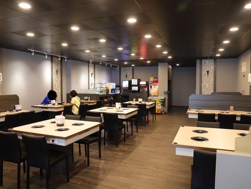 九鼎鍋台南開元店：高雄知名24小時營業火鍋店進軍台南，隨時想吃火鍋就能吃/只要百元起.吃鍋就能享用自助吧炸物吃到飽/高CP值聚餐火鍋店.吃大餐不傷荷包 - 進食的巨鼠