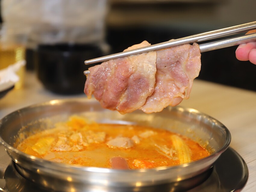 九鼎鍋台南開元店：高雄知名24小時營業火鍋店進軍台南，隨時想吃火鍋就能吃/只要百元起.吃鍋就能享用自助吧炸物吃到飽/高CP值聚餐火鍋店.吃大餐不傷荷包 - 進食的巨鼠