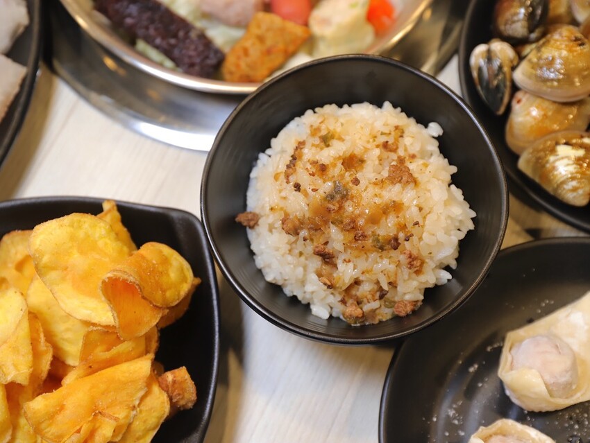 九鼎鍋台南開元店：高雄知名24小時營業火鍋店進軍台南，隨時想吃火鍋就能吃/只要百元起.吃鍋就能享用自助吧炸物吃到飽/高CP值聚餐火鍋店.吃大餐不傷荷包 - 進食的巨鼠