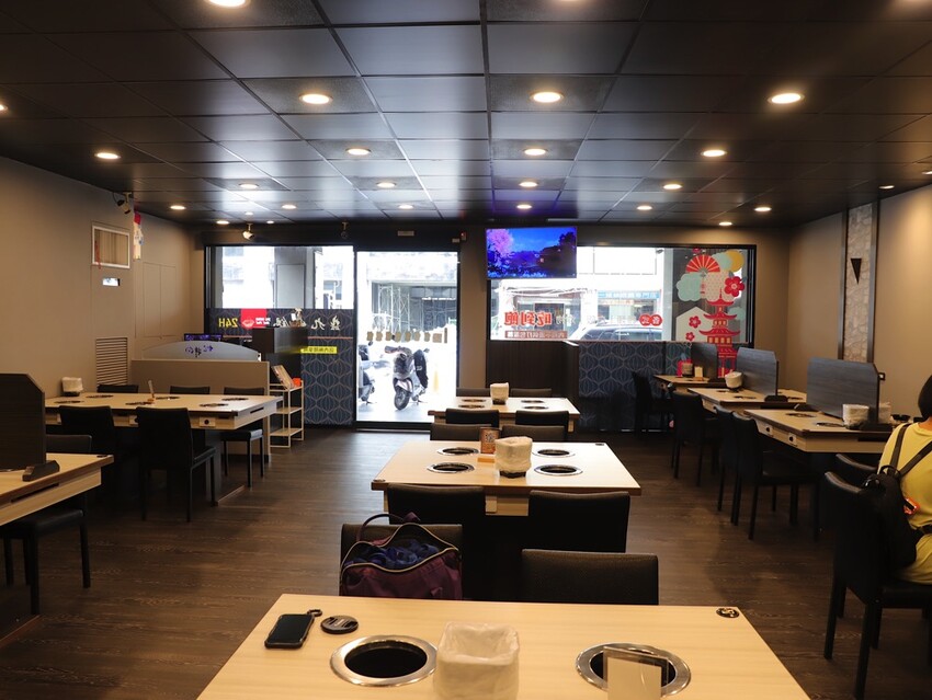 九鼎鍋台南開元店：高雄知名24小時營業火鍋店進軍台南，隨時想吃火鍋就能吃/只要百元起.吃鍋就能享用自助吧炸物吃到飽/高CP值聚餐火鍋店.吃大餐不傷荷包 - 進食的巨鼠