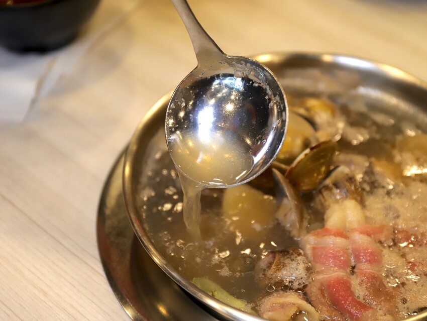 九鼎鍋台南開元店：高雄知名24小時營業火鍋店進軍台南，隨時想吃火鍋就能吃/只要百元起.吃鍋就能享用自助吧炸物吃到飽/高CP值聚餐火鍋店.吃大餐不傷荷包 - 進食的巨鼠