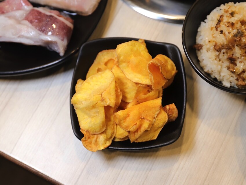 九鼎鍋台南開元店：高雄知名24小時營業火鍋店進軍台南，隨時想吃火鍋就能吃/只要百元起.吃鍋就能享用自助吧炸物吃到飽/高CP值聚餐火鍋店.吃大餐不傷荷包 - 進食的巨鼠