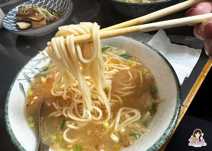 【龍潭美食】橋頭老麵店附上菜，道地的客家美食，專賣榨菜肉絲麵
