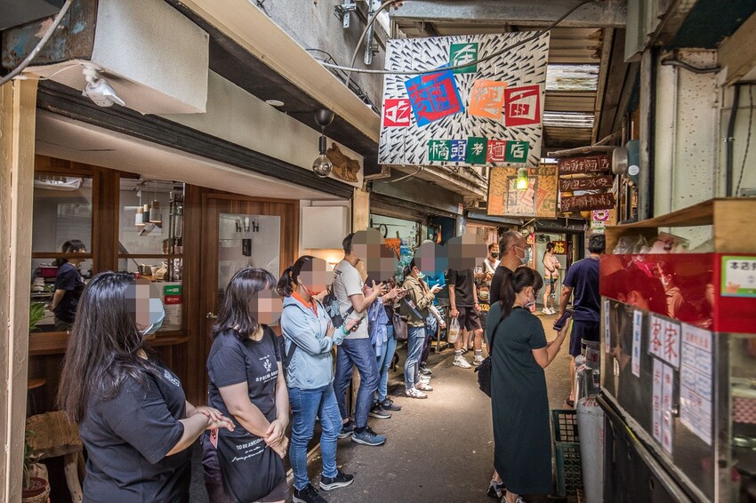 橋頭老麵店爆紅！特大碗榨菜肉絲麵只要銅板價，桃園龍潭60年老店。