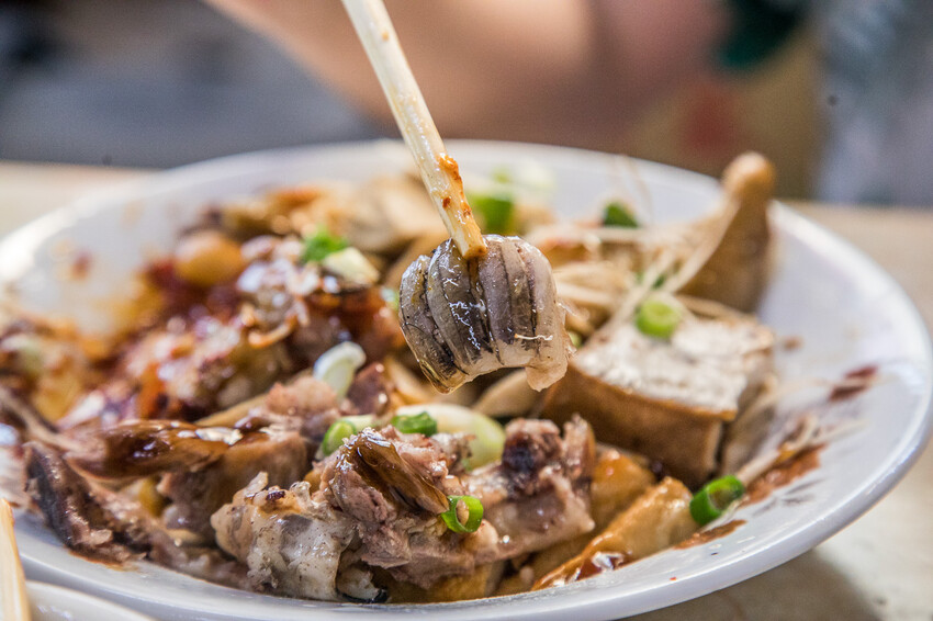 橋頭老麵店爆紅！特大碗榨菜肉絲麵只要銅板價，桃園龍潭60年老店。