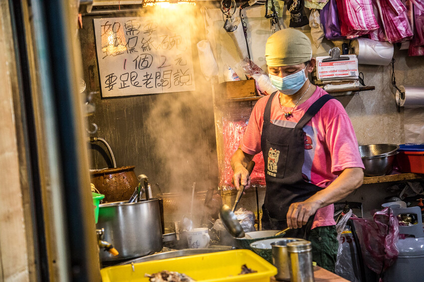 橋頭老麵店爆紅！特大碗榨菜肉絲麵只要銅板價，桃園龍潭60年老店。