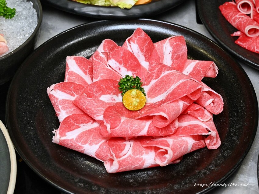 論石間鍋物｜台中人氣鍋物分店新開幕，營業至凌晨兩點，中間不休息，蔬菜自助吧吃到飽，7/31前享湯底免費升級～