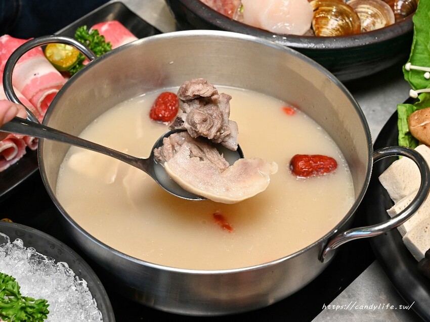 論石間鍋物｜台中人氣鍋物分店新開幕，營業至凌晨兩點，中間不休息，蔬菜自助吧吃到飽，7/31前享湯底免費升級～