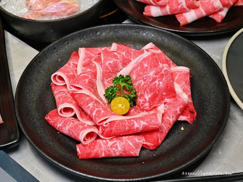 論石間鍋物｜台中人氣鍋物分店新開幕，營業至凌晨兩點，中間不休息，蔬菜自助吧吃到飽，7/31前享湯底免費升級～