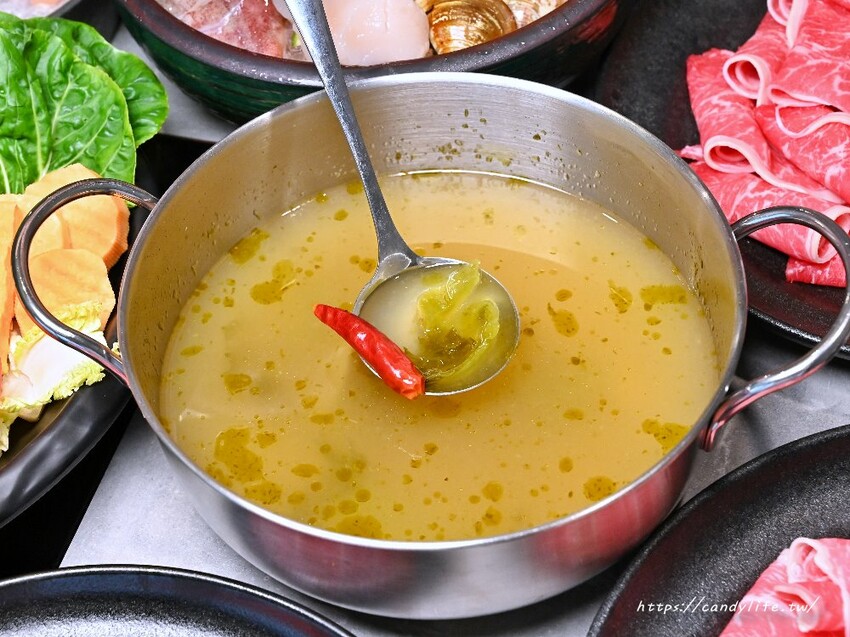 論石間鍋物｜台中人氣鍋物分店新開幕，營業至凌晨兩點，中間不休息，蔬菜自助吧吃到飽，7/31前享湯底免費升級～