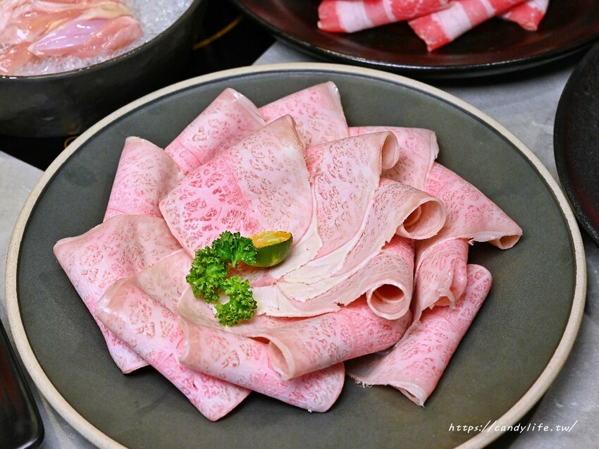 論石間鍋物｜台中人氣鍋物分店新開幕，營業至凌晨兩點，中間不休息，蔬菜自助吧吃到飽，7/31前享湯底免費升級～