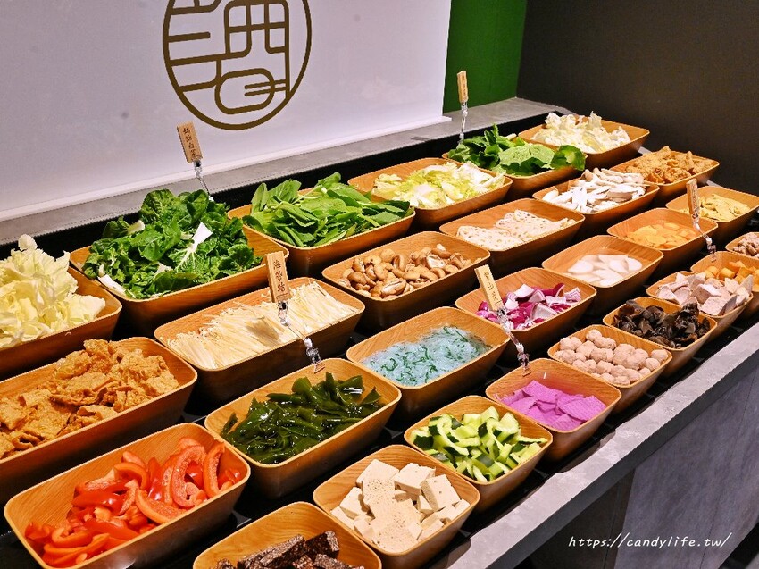 論石間鍋物｜台中人氣鍋物分店新開幕，營業至凌晨兩點，中間不休息，蔬菜自助吧吃到飽，7/31前享湯底免費升級～