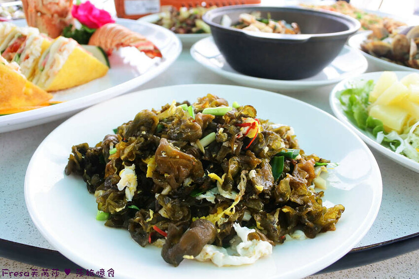 屏東縣琉球鄉小琉球熱炒【飯賣獨品海鮮熱炒店】白沙尾渡船碼頭第一排海景餐廳.小琉球特色菜蜂巢蝦＋龍蝦三明治必點菜色│