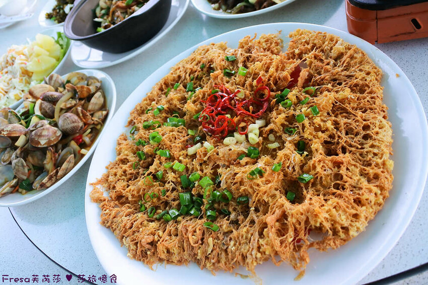 屏東縣琉球鄉小琉球熱炒【飯賣獨品海鮮熱炒店】白沙尾渡船碼頭第一排海景餐廳.小琉球特色菜蜂巢蝦＋龍蝦三明治必點菜色│