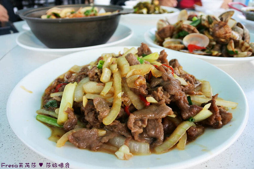 屏東縣琉球鄉小琉球熱炒【飯賣獨品海鮮熱炒店】白沙尾渡船碼頭第一排海景餐廳.小琉球特色菜蜂巢蝦＋龍蝦三明治必點菜色│