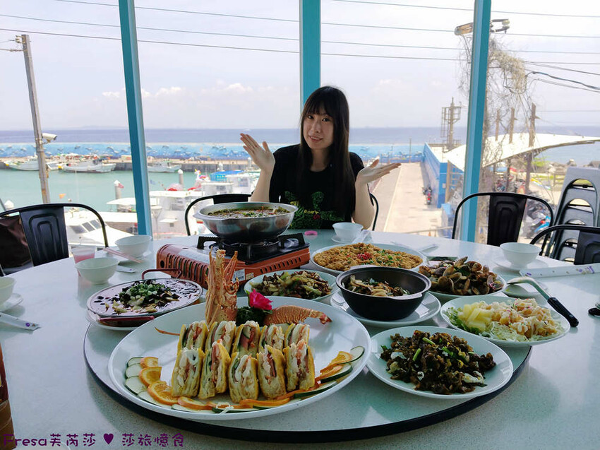屏東縣琉球鄉小琉球熱炒【飯賣獨品海鮮熱炒店】白沙尾渡船碼頭第一排海景餐廳.小琉球特色菜蜂巢蝦＋龍蝦三明治必點菜色│