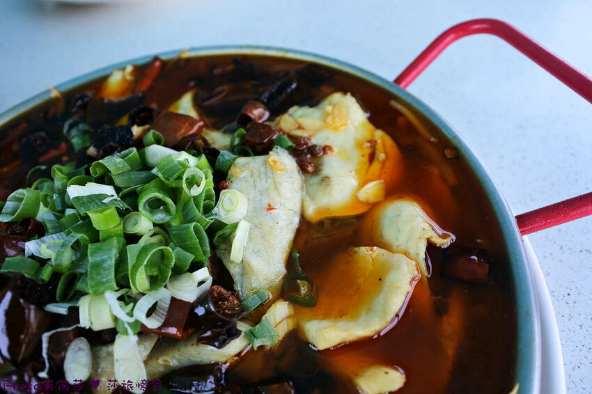 屏東縣琉球鄉小琉球熱炒【飯賣獨品海鮮熱炒店】白沙尾渡船碼頭第一排海景餐廳.小琉球特色菜蜂巢蝦＋龍蝦三明治必點菜色│