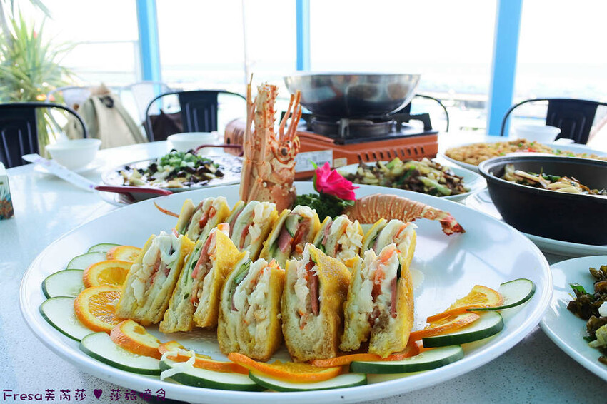 屏東縣琉球鄉小琉球熱炒【飯賣獨品海鮮熱炒店】白沙尾渡船碼頭第一排海景餐廳.小琉球特色菜蜂巢蝦＋龍蝦三明治必點菜色│