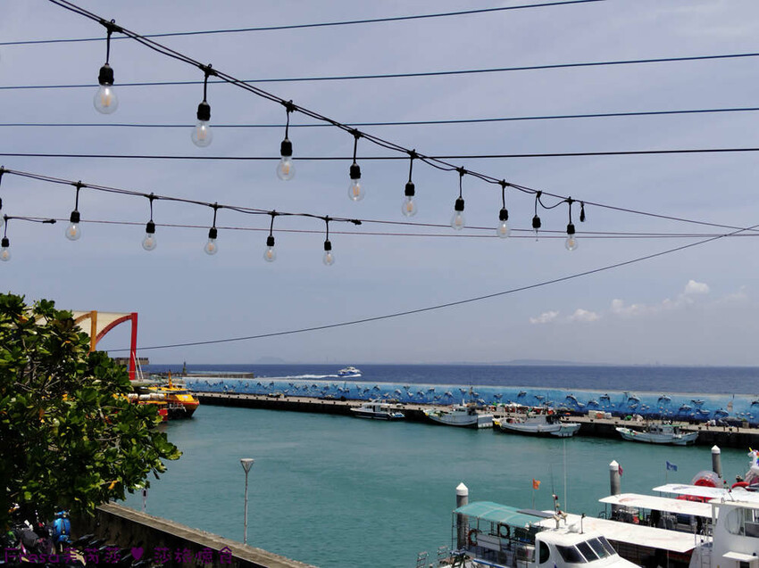 屏東縣琉球鄉小琉球熱炒【飯賣獨品海鮮熱炒店】白沙尾渡船碼頭第一排海景餐廳.小琉球特色菜蜂巢蝦＋龍蝦三明治必點菜色│