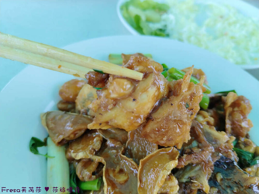 屏東縣琉球鄉小琉球熱炒【飯賣獨品海鮮熱炒店】白沙尾渡船碼頭第一排海景餐廳.小琉球特色菜蜂巢蝦＋龍蝦三明治必點菜色│