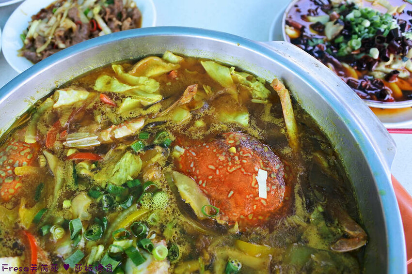 屏東縣琉球鄉小琉球熱炒【飯賣獨品海鮮熱炒店】白沙尾渡船碼頭第一排海景餐廳.小琉球特色菜蜂巢蝦＋龍蝦三明治必點菜色│