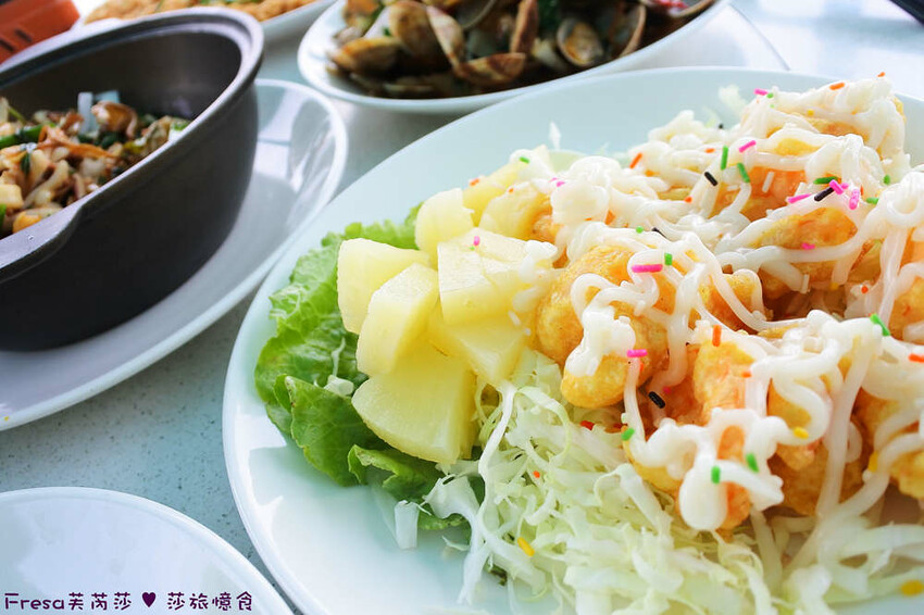 屏東縣琉球鄉小琉球熱炒【飯賣獨品海鮮熱炒店】白沙尾渡船碼頭第一排海景餐廳.小琉球特色菜蜂巢蝦＋龍蝦三明治必點菜色│