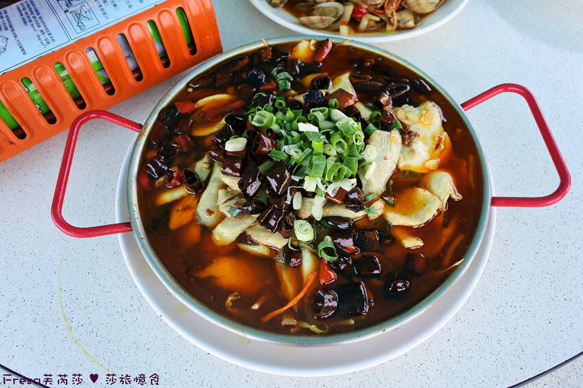 屏東縣琉球鄉小琉球熱炒【飯賣獨品海鮮熱炒店】白沙尾渡船碼頭第一排海景餐廳.小琉球特色菜蜂巢蝦＋龍蝦三明治必點菜色│