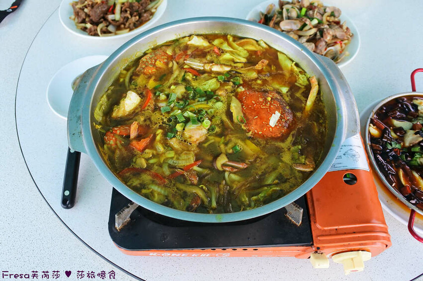 屏東縣琉球鄉小琉球熱炒【飯賣獨品海鮮熱炒店】白沙尾渡船碼頭第一排海景餐廳.小琉球特色菜蜂巢蝦＋龍蝦三明治必點菜色│