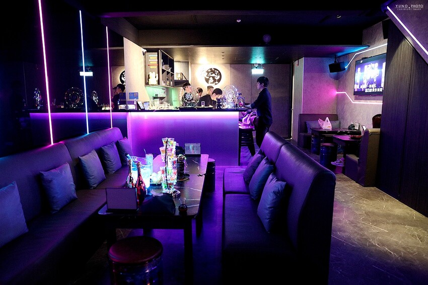 營業至凌晨5點 台北夜貓快典藏！巷弄裡的氛圍網美餐酒館 提供飛鏢機/Beer Pong｜夜色talking bar(台北東區