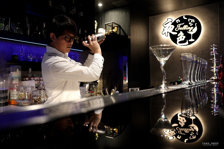 營業至凌晨5點 台北夜貓快典藏！巷弄裡的氛圍網美餐酒館 提供飛鏢機/Beer Pong｜夜色talking bar(台北東區