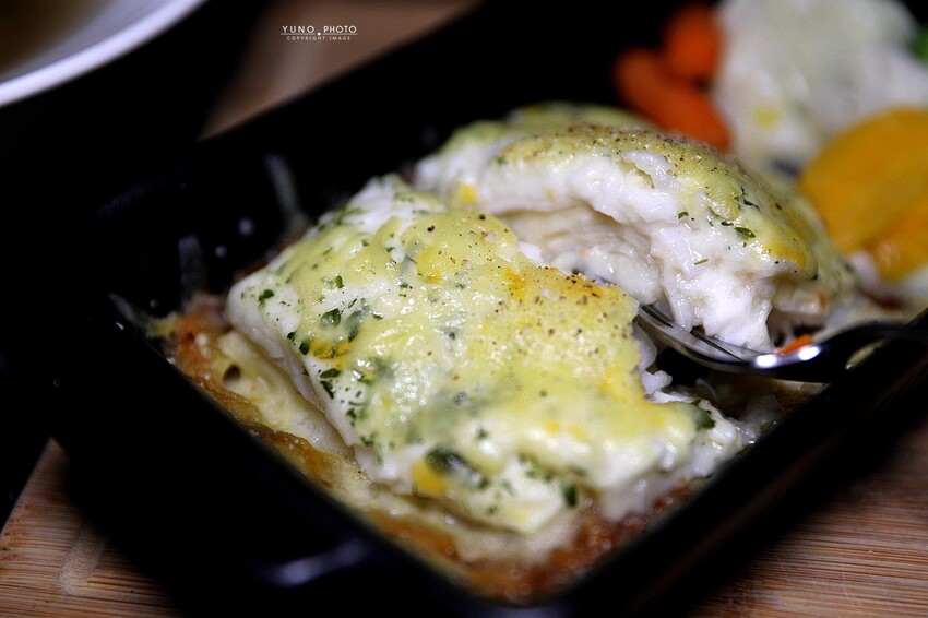 營業至凌晨5點 台北夜貓快典藏！巷弄裡的氛圍網美餐酒館 提供飛鏢機/Beer Pong｜夜色talking bar(台北東區