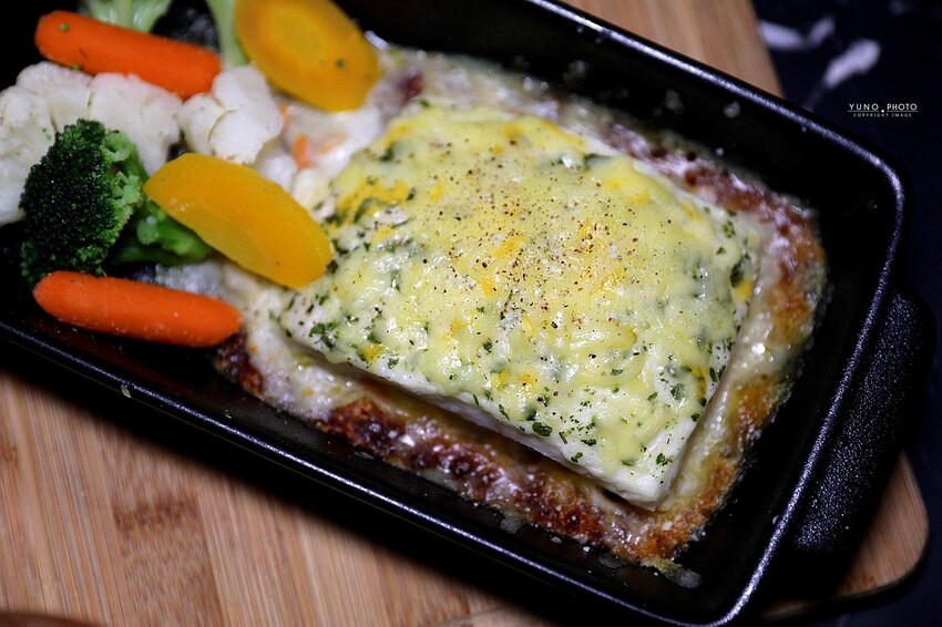 營業至凌晨5點 台北夜貓快典藏！巷弄裡的氛圍網美餐酒館 提供飛鏢機/Beer Pong｜夜色talking bar(台北東區