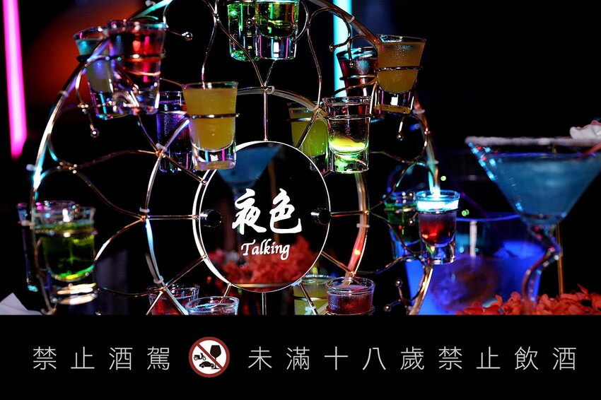 營業至凌晨5點 台北夜貓快典藏！巷弄裡的氛圍網美餐酒館 提供飛鏢機/Beer Pong｜夜色talking bar(台北東區