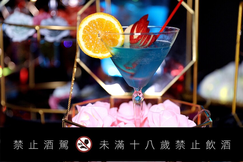 營業至凌晨5點 台北夜貓快典藏！巷弄裡的氛圍網美餐酒館 提供飛鏢機/Beer Pong｜夜色talking bar(台北東區